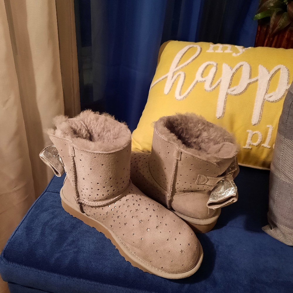 Boots - Picture 4 of 6